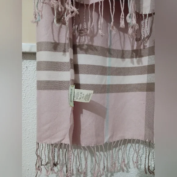 Burberry pink/beige Plaid Scarf. Wrap with Fringe. - Picture 7 of 9
